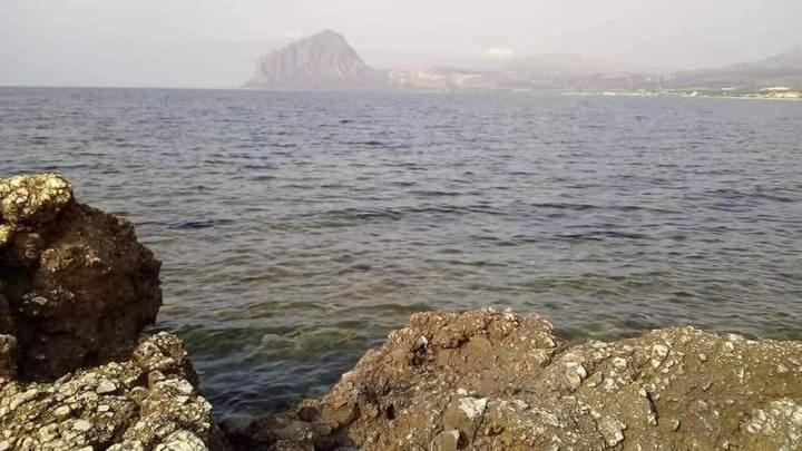 Casa Dello Scoglio Nel Mare Apartment Paceco Luaran gambar